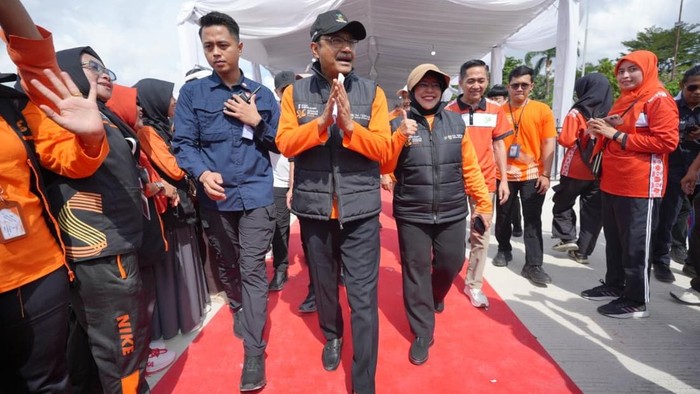 Gus Ipul Pimpin Ikrar 7.588 Petugas Sensus Ekonomi di Palembang