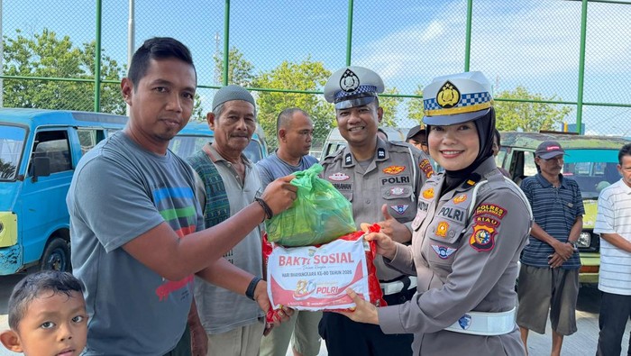 Polda Riau Salurkan Ribuan Paket Bansos dan Air Bersih Jelang Hari Bhayangkara ke-80