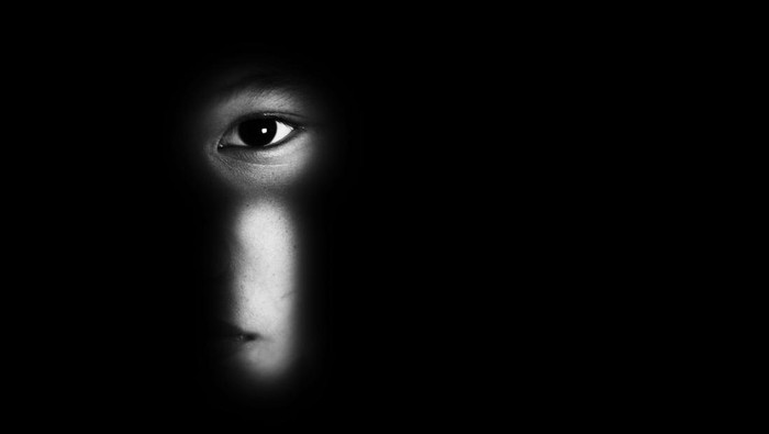 Bogor - Seorang pria paruh baya berinisial S (56) diamankan Unit Reskrim Polsek Bogor Tengah atas dugaan tindak pelecehan seksual terhadap sesama jenis. Aksi tidak senonoh itu terjadi di kawasan Taman Lansia, Kota Bogor, pada siang hari dan langsung mendapat respons cepat dari warga sekitar.
