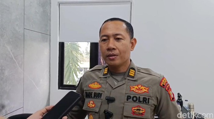 Polisi Kantongi Identitas Sopir Truk yang Seret Pria Bergelantungan di Cibubur