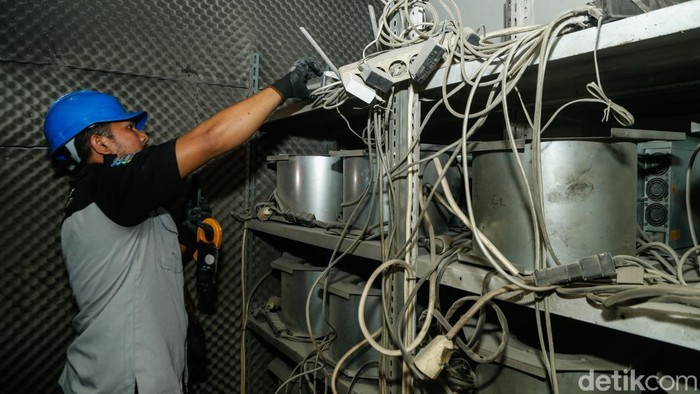 Penggerebekan Ruko di Bekasi: PLN Ungkap Kasus Dugaan Pencurian Listrik untuk Operasi Tambang Kripto