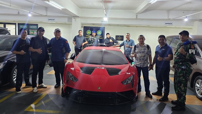 Kejaksaan Agung Sita Lamborghini Milik Tersangka Korupsi Tambang, Disembunyikan di Gang Sempit Kalimantan Barat