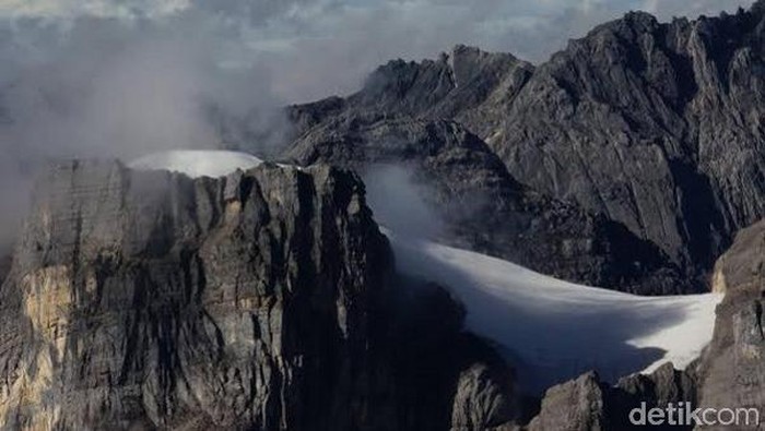 Es Abadi Puncak Jaya Kian Sekarat, Diprediksi Lenyap Total Akhir Tahun Ini