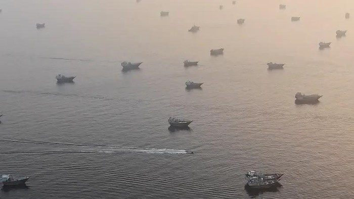 115 Kapal Berhasil Lewati Selat Hormuz, 2.500 Pelaut Dievakuasi dalam Operasi Darurat