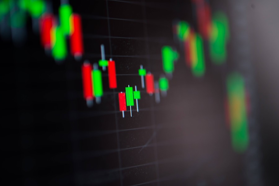 IHSG Ditutup Menguat 0,69% di Level 5.916, Saham BBRI dan DCII Jadi Motor Kenaikan