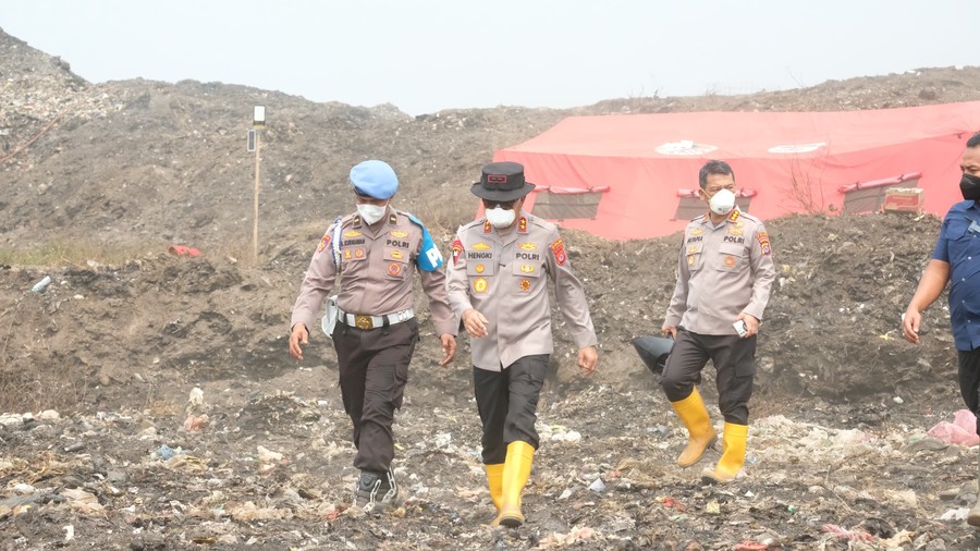 Polisi Gelar Patroli Ketat di Sekitar TPA Jatiwaringin Pasca-Evakuasi Warga