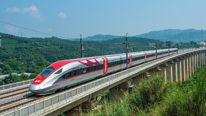 Naik Kereta Cepat Bisa Dapat Diskon hingga Rp 200 Ribu, Begini Caranya