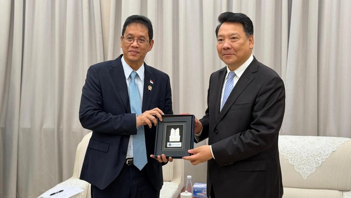 Cari Utang di China, Purbaya Pulang-pulang Dapat Gelar Profesor