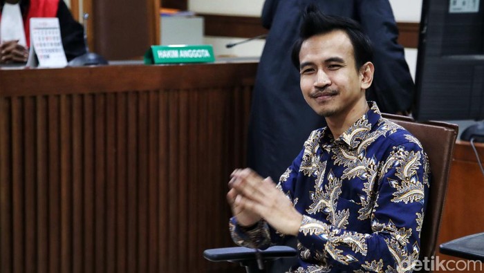 Jajaran Satuan Reserse Kriminal (Satreskrim) Polres Metro Jakarta Utara melakukan pemeriksaan tes urine terhadap selebgram Adam Deni Gearaka (30) pasca-penangkapannya. Hasil pemeriksaan laboratorium memastikan bahwa yang bersangkutan dalam kondisi bersih dari pengaruh minuman keras maupun narkotika saat melancarkan aksinya.