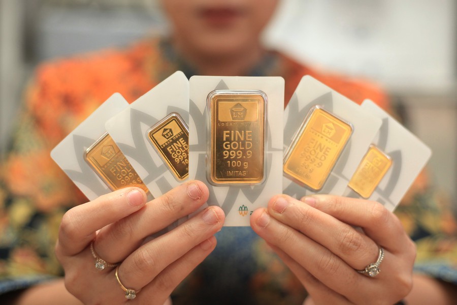 Harga Emas Antam Melemah Signifikan Sepanjang Pekan, Buyback Ikut Terjun Bebas