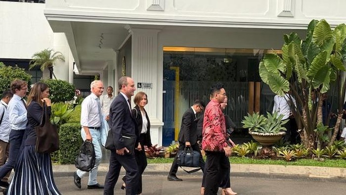 Mendikti Antar Profesor Imperial College ke Istana, Pertemuan dengan Prabowo Bahas Agenda Strategis