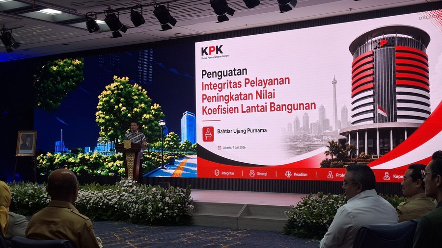 Komisi Pemberantasan Korupsi (KPK) menyatakan komitmennya untuk mendampingi Pemerintah Provinsi (Pemprov) DKI Jakarta dalam upaya membenahi tata kelola Koefisien Lantai Bangunan (KLB). Langkah ini diambil menyusul terbitnya aturan baru yang memberikan kemudahan dalam pelayanan perizinan, namun di saat yang sama menyimpan potensi risiko penyalahgunaan wewenang.