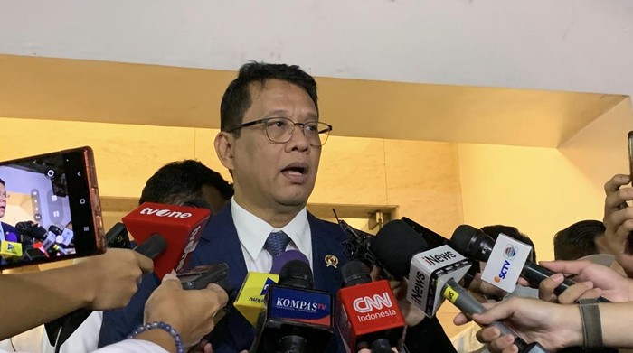 Menteri Keuangan Purbaya Yudhi Sadewa dengan tegas menolak permintaan Himpunan Bank Milik Negara (Himbara) terkait perpanjangan tenor penempatan dana dari Saldo Anggaran Lebih (SAL). Pemerintah menilai skema pencairan dana yang saat ini bersifat  on call  tetap lebih fleksibel untuk menjaga keamanan kas negara, meskipun Himbara mengusulkan agar dana itu bisa ditempatkan dalam jangka waktu hingga satu tahun penuh.