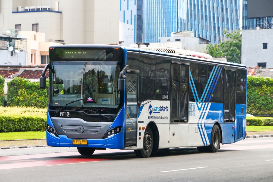 Lalu Lintas Jl MT Haryono Lumpuh Total Pagi Ini, Bus Transjakarta Hantam Separator Busway