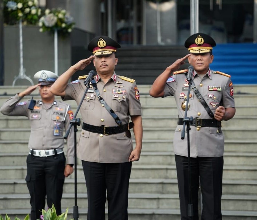 Jakarta - Tongkat komando Korps Lalu Lintas (Korlantas) Polri resmi beralih dari Inspektur Jenderal Agus Suryonugroho ke