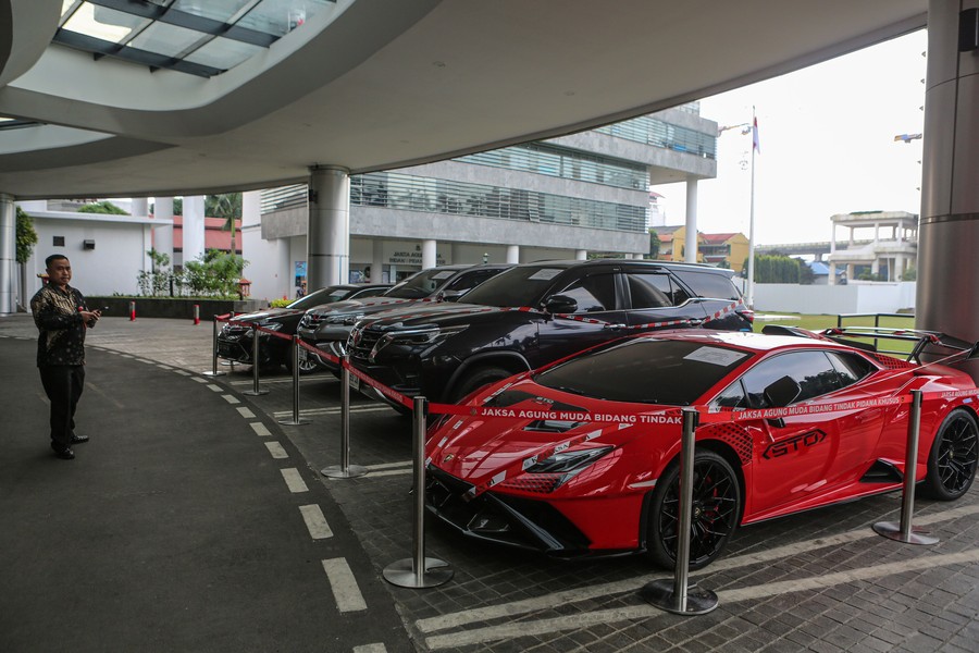 Lamborghini Bos Tambang Ketahuan Jaksa Diumpetin di Gang