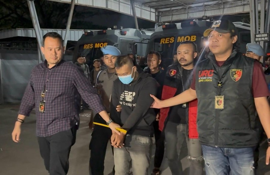 Jakarta - Pelarian Taufik Hidayat (30), tersangka utama dalam kasus penyekapan dan penganiayaan sadis terhadap seorang w