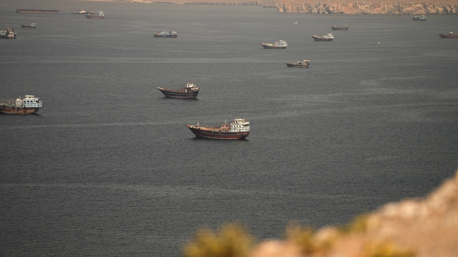 Ketegangan di Jalur Vital: Militer AS Siaga Penuh Usai Iran Kembali Ancam Tutup Selat Hormuz