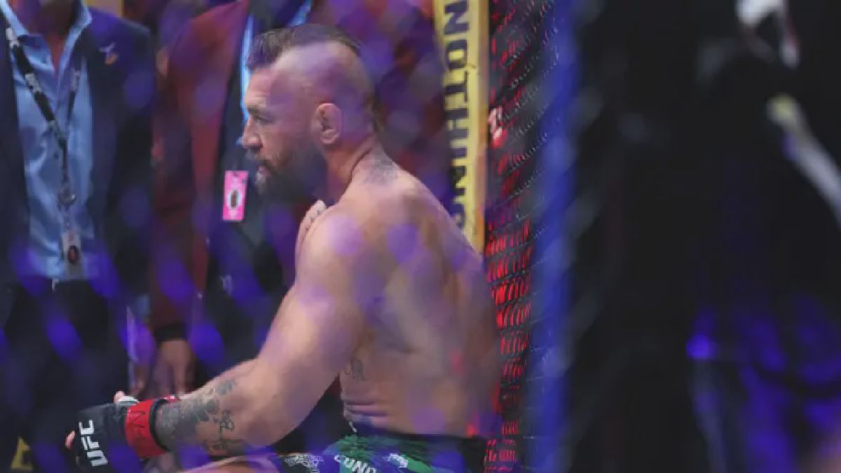 Conor McGregor Tumbang Akibat Cedera Kaki, Holloway Menang di Ronde Pertama