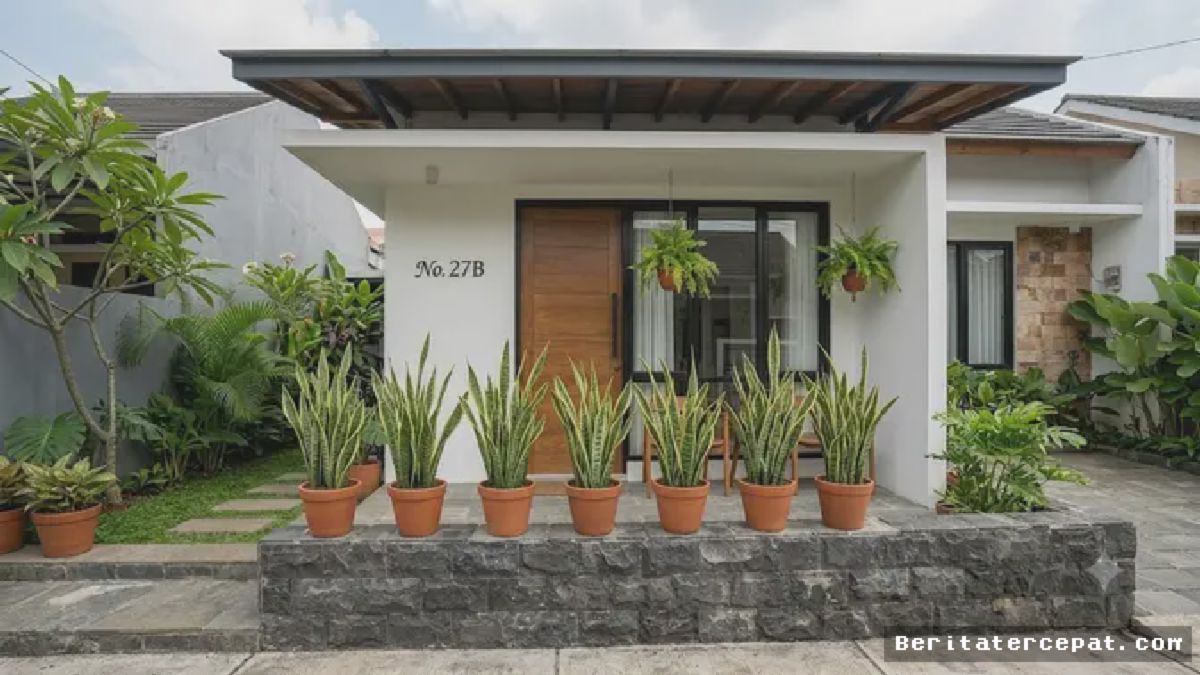 Desain Teras Rumah: Batu Andesit & Lidah Mertua Anti Cuaca Ekstrem