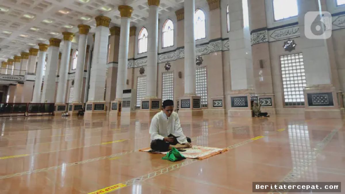 Depok — Masjid Kubah Emas Dipadati Jamaah untuk Perbanyak Ibadah Ramadhan