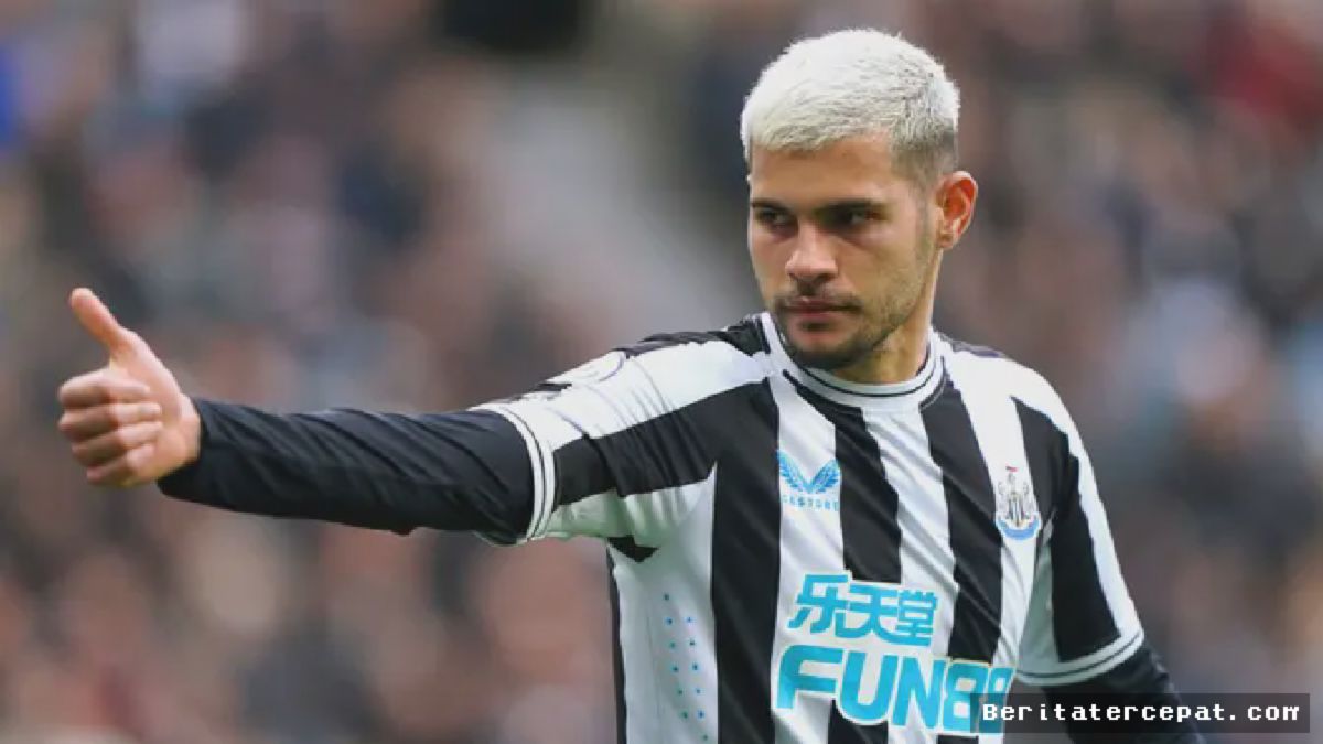 NEWCASTLE — Newcastle United Kudeta Posisi Liverpool Usai Tekuk Wolves 2-1