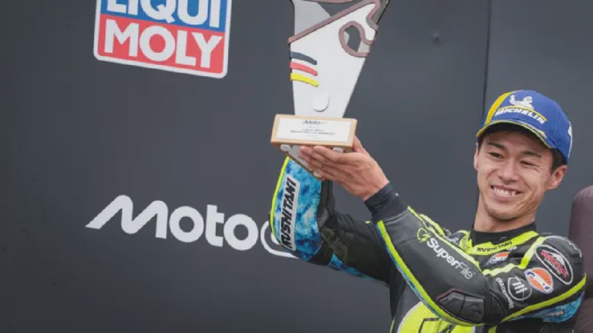 The user provides original news content in Indonesian about Ai Ogura's podium