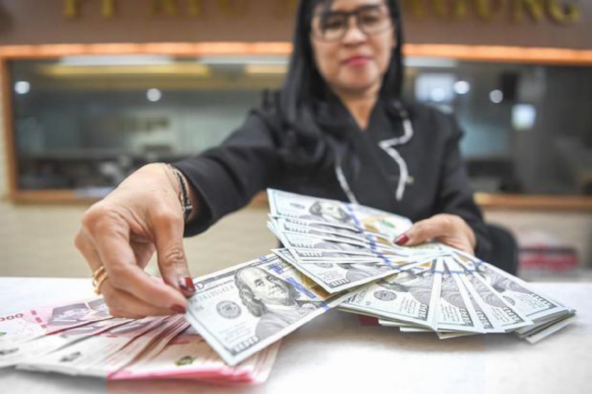 Rupiah Melemah 44 Poin, Konflik Timur Tengah Jadi Tekanan Utama