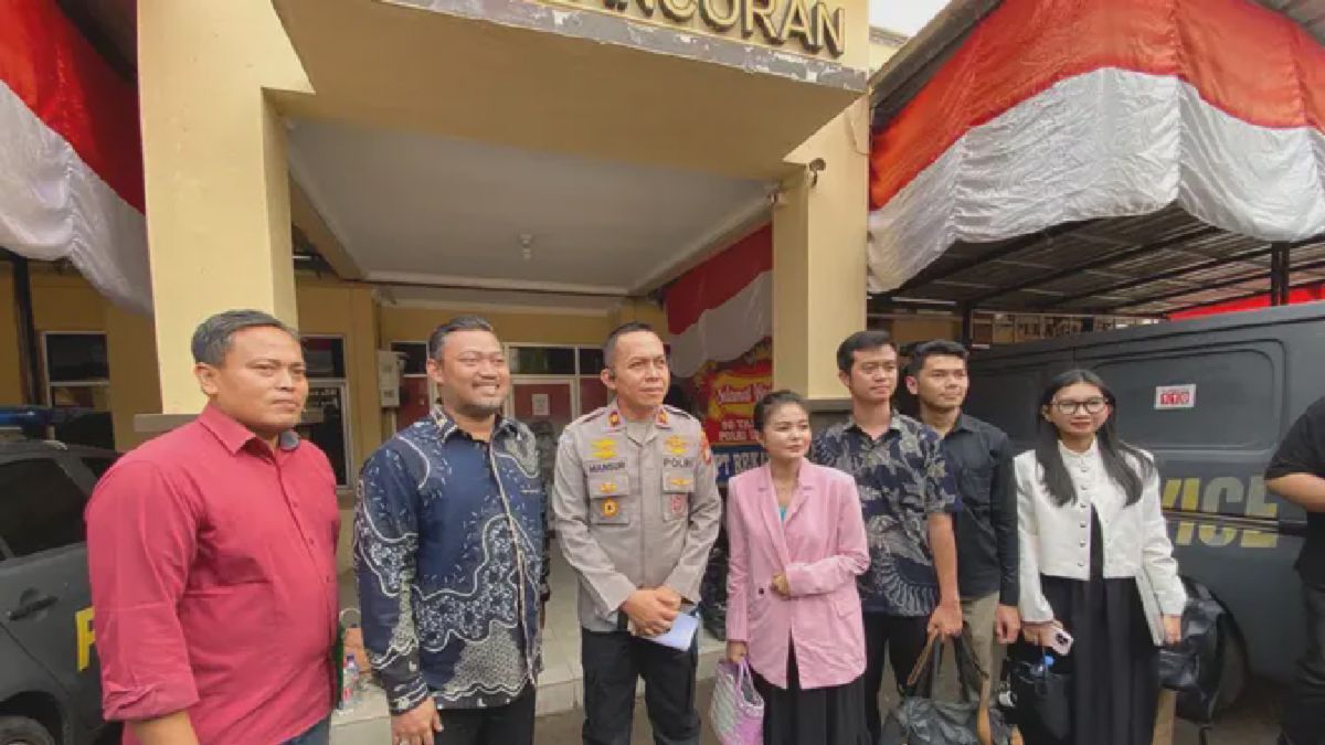 Karina Ranau Datangi Polda Didampingi Kuasa Hukum