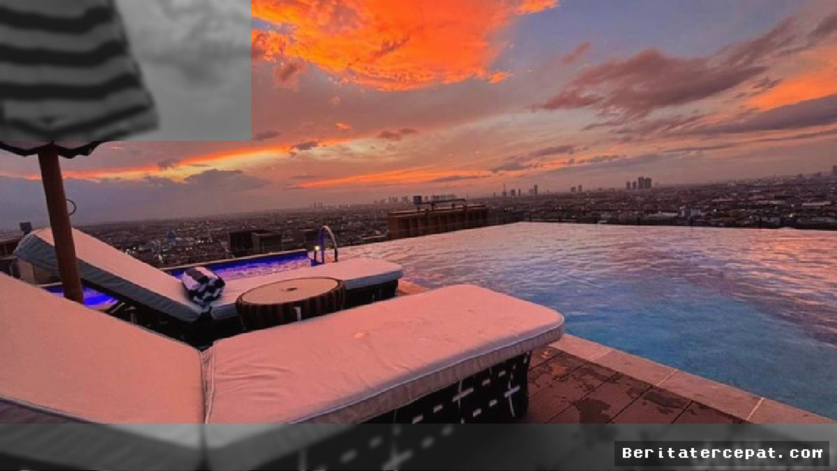 Surabaya Kini Punya Beach Club Rooftop, Pasir Putih Australia dan Sunset Jadi Magnet
