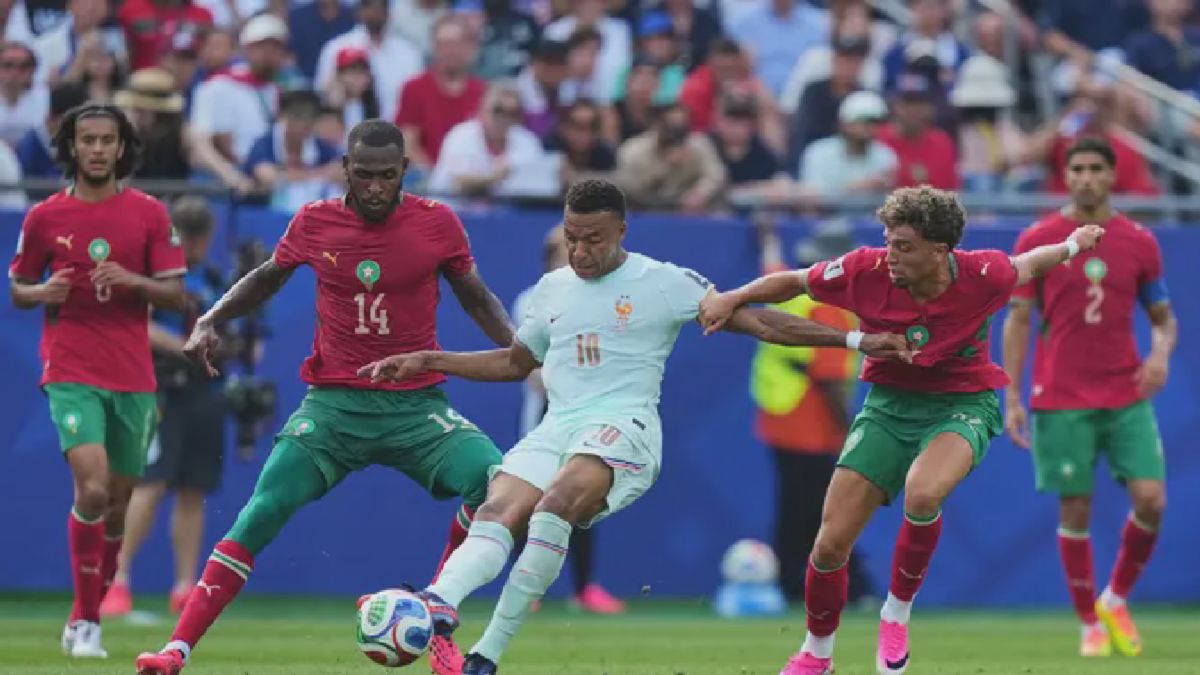 JAKARTA — Deru atmosfer di Stadion Gillette, Foxborough, Massachusetts, seolah terbelah oleh