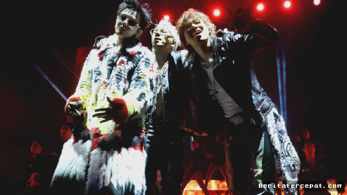 Mantel Bulu Mewah G-Dragon Curi Perhatian di Panggung Coachella 2026