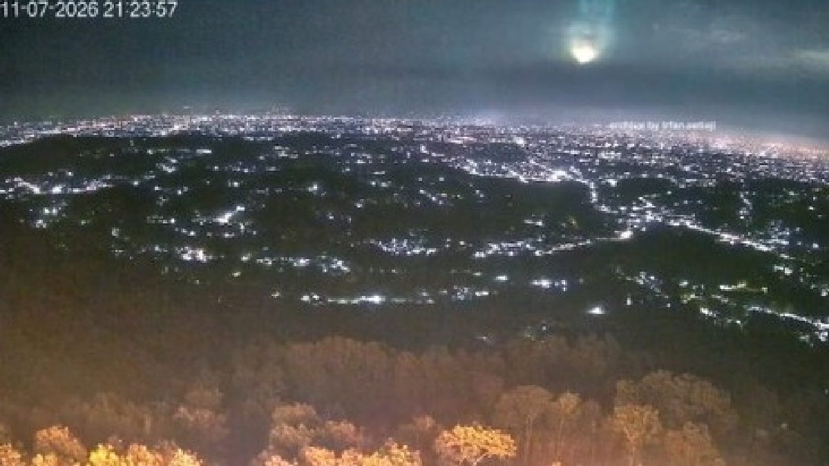 Meteor Hijau Lintasi Jawa, BRIN Pastikan Jatuh di Samudera Hindia