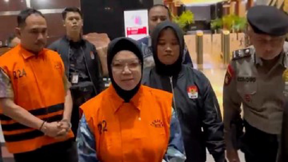 BREAKING: KPK Tahan Bupati Sukoharjo Etik Suryani