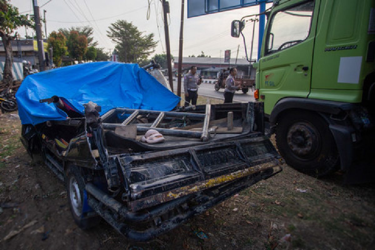 10 Tewas dalam Kecelakaan Pikap Rombongan Nikahan di Pantura Indramayu