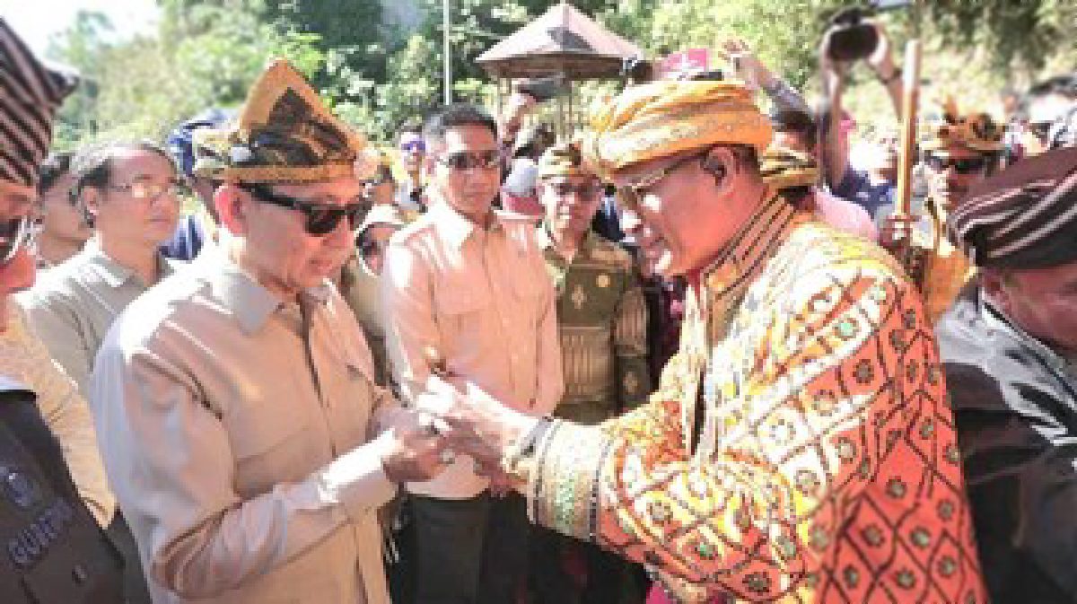 Menbud Fadli Zon Buka Festival Liangkobori, Dorong Lindungi Situs Prasejarah Muna