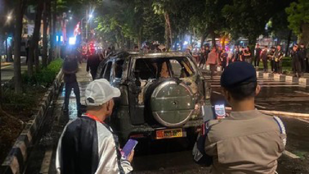 Mobil Dinas TNI Hangus Terbakar di Kwitang, Diduga Akibat Korsleting Listrik