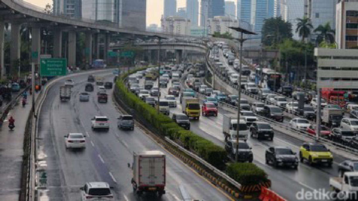 Hari Pertama Sekolah, Tol Menuju Jakarta Macet Panjang