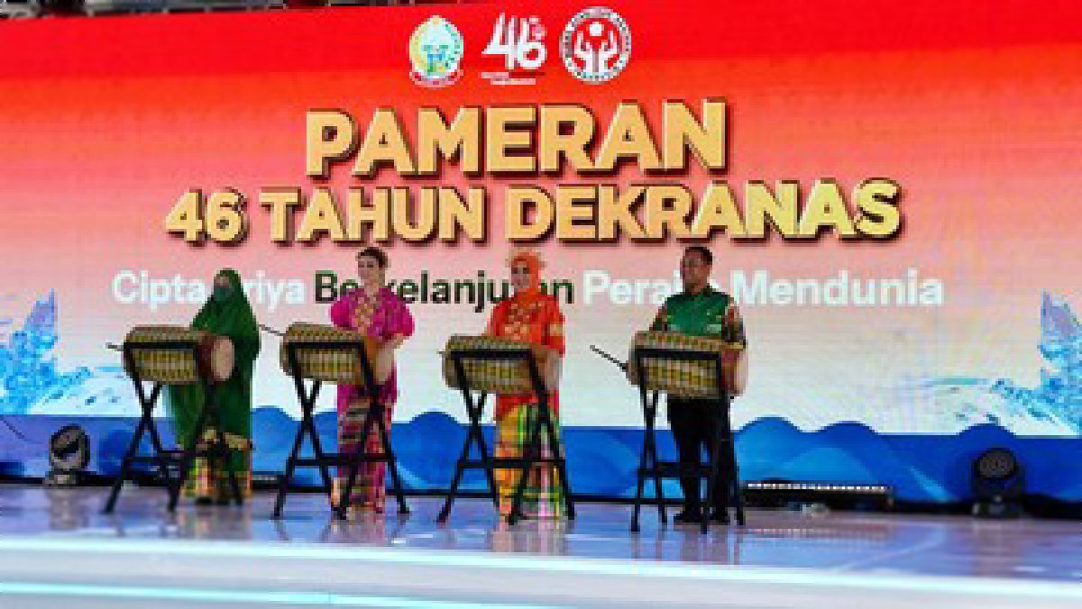 Tri Tito Berbaju Adat Sulsel Pimpin Syukuran 46 Tahun Dekranas