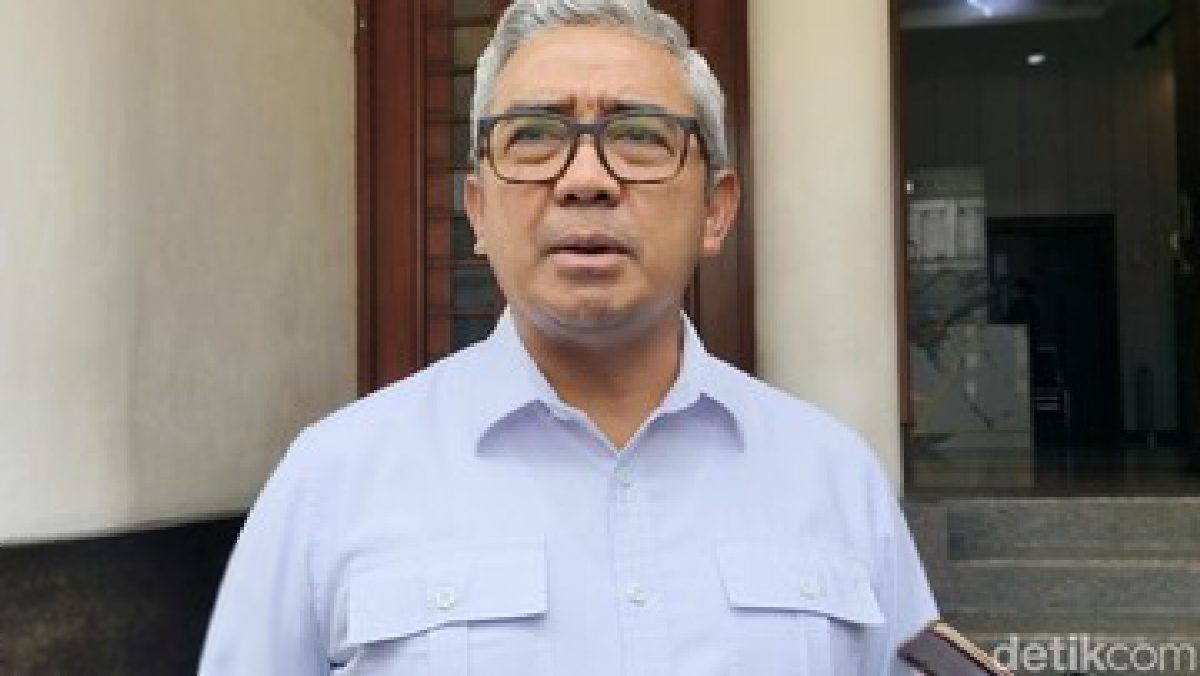 Farhan Kembali Ngantor Usai Dirawat karena Vertigo