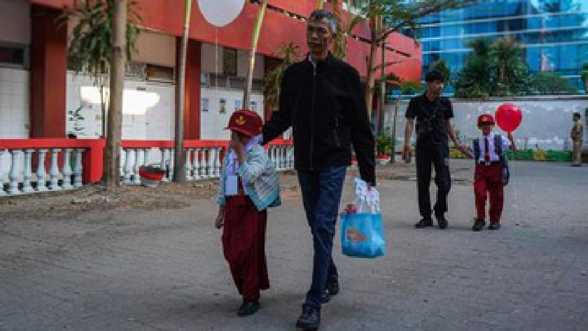 Gerakan Ayah Antar Anak Sekolah Mulai Digalakkan Nasional