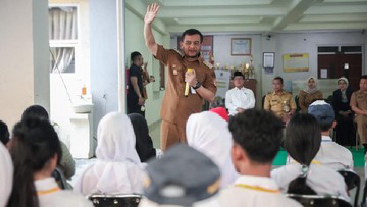 Sekolah Gratis di Semarang: Anak Pengemudi Ojek Mulai Belajar