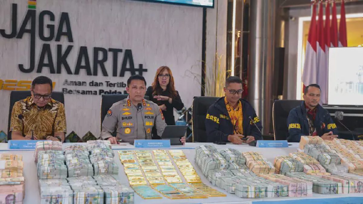 Polda Metro Jaya Pamerkan Puluhan Miliar Hasil Sitaan Korupsi dan TPPU