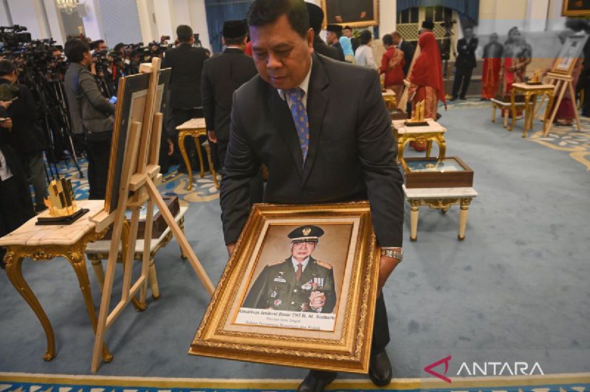 Prabowo Anugerahkan Gelar Pahlawan Nasional ke Zainal Abidin Syah