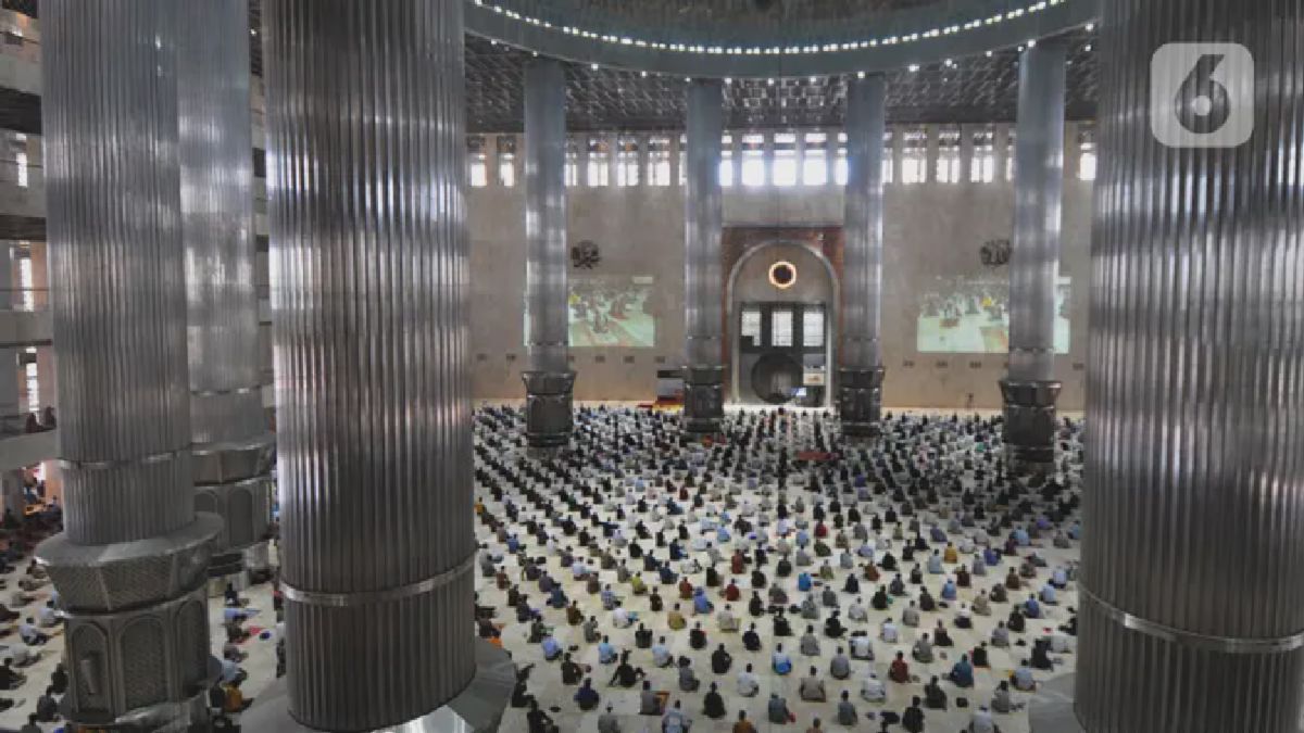 Jemaah Istiqlal Sholat Jumat Ramadhan dengan Protokol Kesehatan Ketat