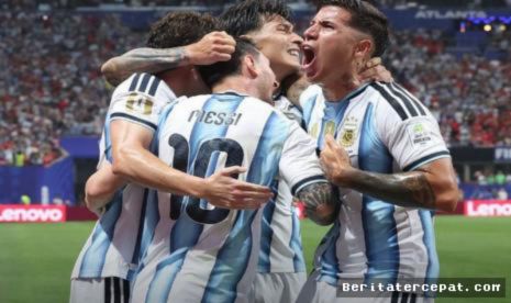 ATLANTA  — Timnas Argentina sukses memastikan tempat di perempat final Piala Dunia 2026 setelah menghentikan kejutan Mesir dengan kemenangan dramatis 3-2. Laga babak 16 besar yang digelar di Mercedes-Benz Stadium, Atlanta, pada Selasa (30/6/2026) malam waktu setempat, berlangsung sengit sejak menit pertama.
